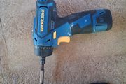Battery screw driver