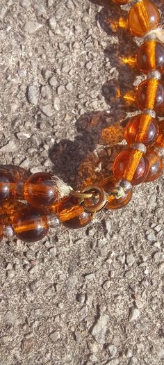 Vintage jewelry is sold individually for 5 to 10 euros