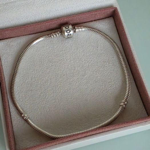 Pandora bracelet barrel clasp size 23cm very good condition fully hallmarked