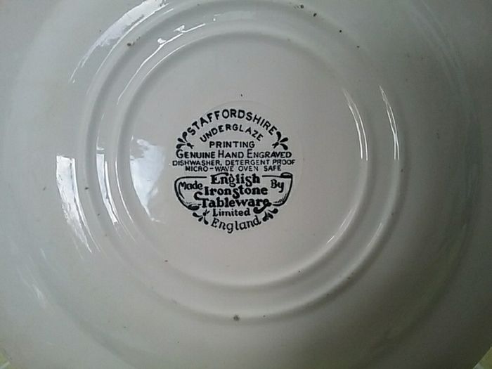 Blue Willow Dinner Plates