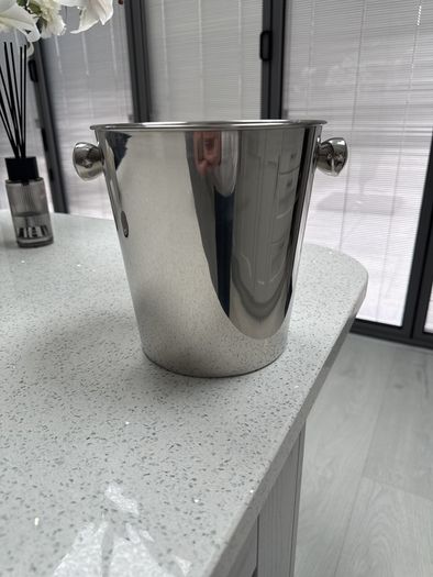 Ice bucket
