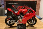 LEGO  Technic 42202 Ducati Panigale V4 S