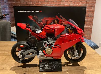 LEGO  Technic 42202 Ducati Panigale V4 S