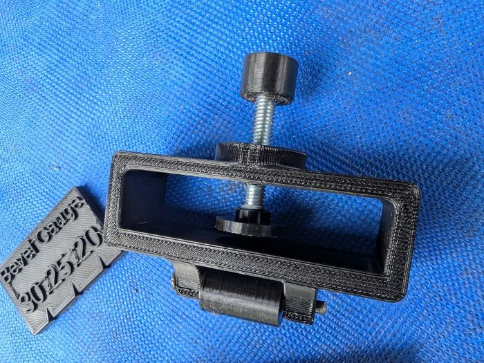 Honing Guide + Bevel Gauge