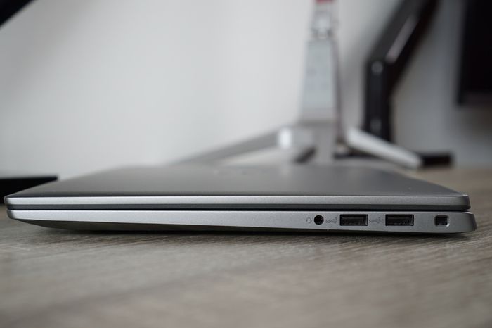 Dell Latitude 7450 14" | Core Ultra 7 165U | 32GB LPDDR5x | 512GB