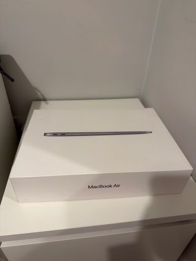 MacBook Air 2020 i7  8GB  256GB Excellent Condition