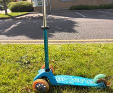 Kids mini micro scooter in teal for ages 2-6!