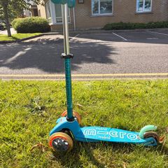 Kids mini micro scooter in teal for ages 2-6!