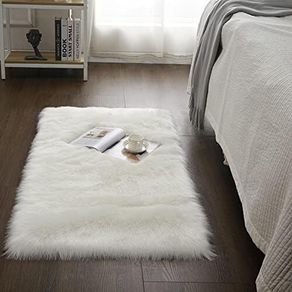 Super Soft Fluffy Faux Sheepskin Rug, Shaggy Silky Plush Carpet For Bedrooms Rugs Living Room Kids Rooms Decor Bedside Rugs (27.5 x 53.1 inch, White)