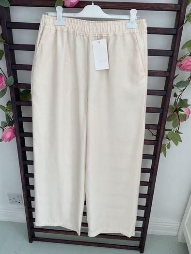 trousers Bnwt Zara cream wide leg trousers medium modal fabric