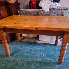 Solid Pine Table Neat