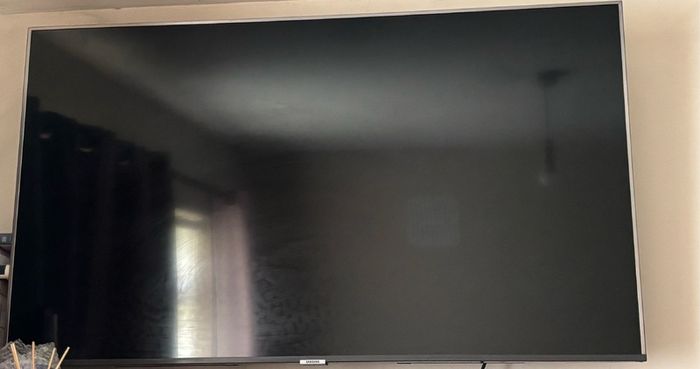 Samsung 4k HD tv 50" with bracket