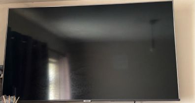 Samsung 4k HD tv 50" with bracket
