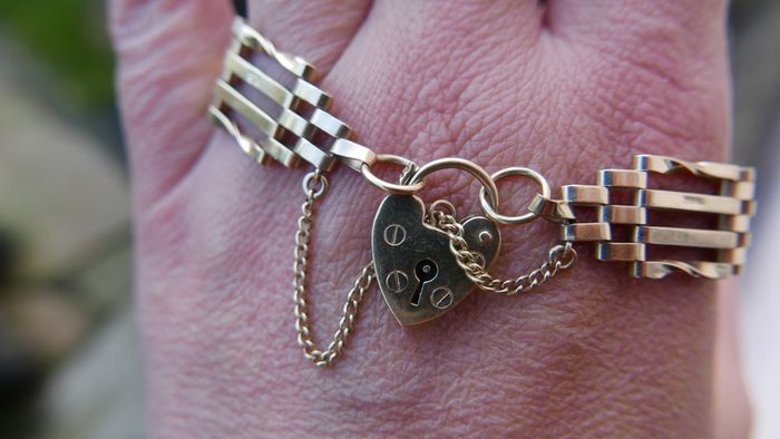 Vintage Gold 375 Bangle Bracelet Heart Locket 9 Ct Gold 15,0g