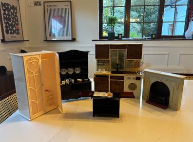 Vintage 1970s/1980s Sindy Doll Furniture Collection - 5 Piece Job Lot With Accessories