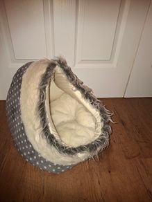 Brand NEW Zooplus cat/small dog bed