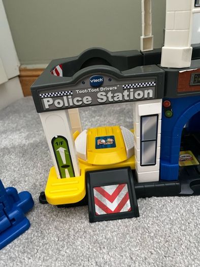 VTech Toot-Toot Drivers Police Station Playset Track & Jail Cell