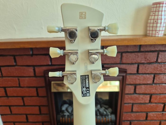 Yamaha Revstar RSE20 White Electric Guitar