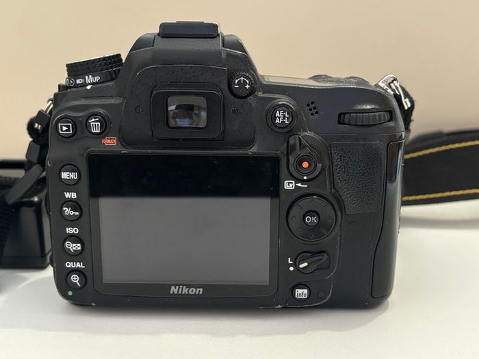 Nikon D7000 DSLR + Nikon 35mm f/1.8G Lens