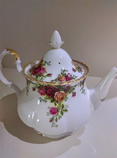 Royal Albert Old Country Roses Large Tea Pot, 1300 ml