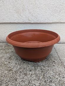 Assorted pots