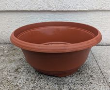 Assorted pots