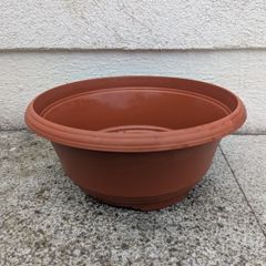 Assorted pots