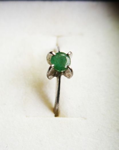 Vintage 925 Sterling Silver Ring with Green Stone