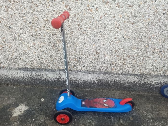 Kids scooter - Spiderman tri-scooter