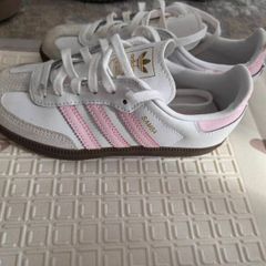 Girls Gazelle adidas trainers size 12 uk