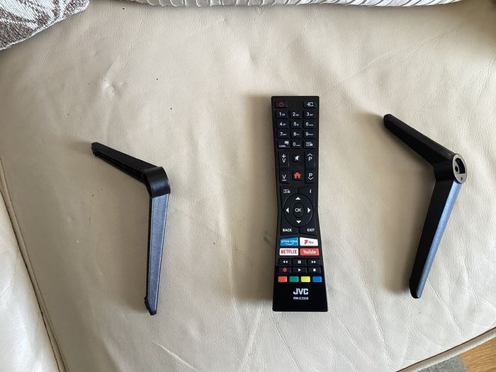 JVC 32 inch LED SMART Television with USB, 2 HDMI, PC Connection port, WIFI connectivity, etc (Boxed / Like New)