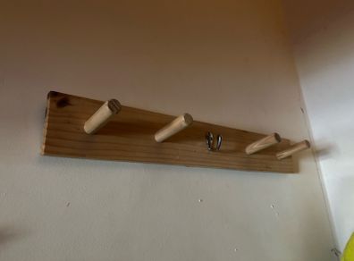 Rack with knobs, oak