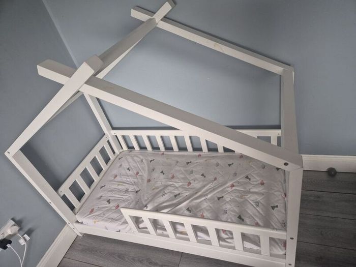 Toddler bed