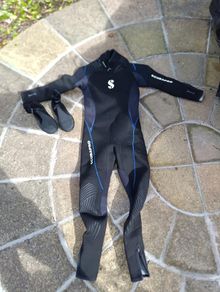 Scubapro definition Steamer 5mm diving wetsuit (L), shoes & Finns (both size 8)