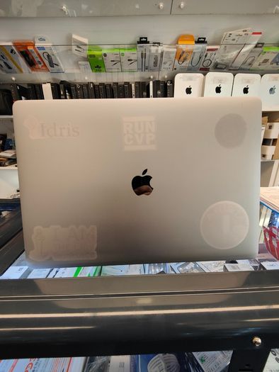 Apple MacBook Pro 15" A1990 2019 - Intel i7 16GB 500GB UHD Graphics 630 macOS Sequoia (New Battery, Cycle: 1)