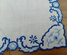 vintage linen, linen traycloth, hand embroidery