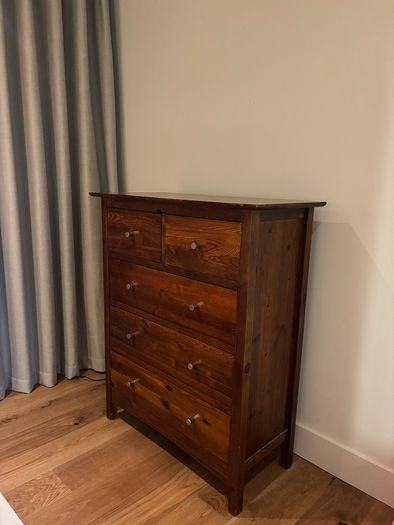 Solid wooden chest of drawers in excellent condition
