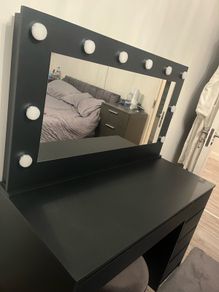 dressing table with mirror and lights