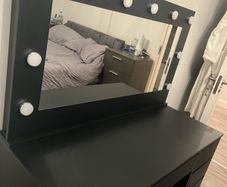 dressing table with mirror and lights