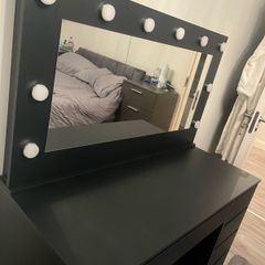 dressing table with mirror and lights