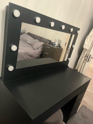 dressing table with mirror and lights