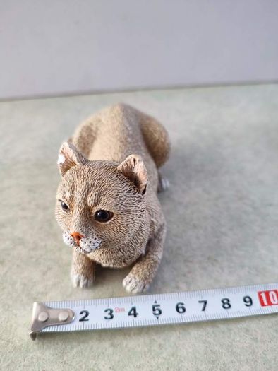Lovely Cat Figurine.