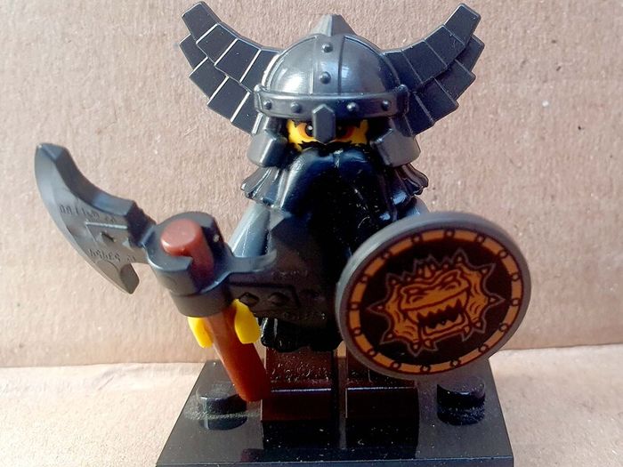 Lego CMF Series 5 COL05-12: Evil Dwarf (2011) Price Includes P&P