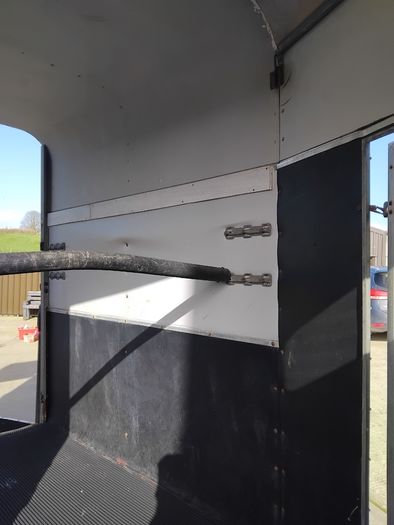 Horse box