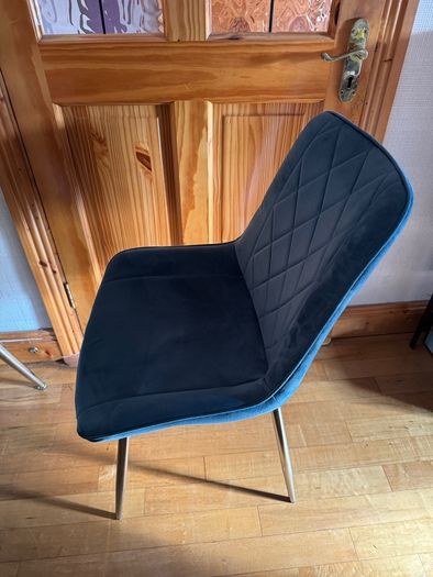 Table & Chairs