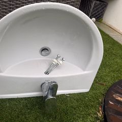 FREE basin and taps