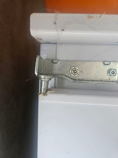 Integrated Hoover Fridge- door hinges broken