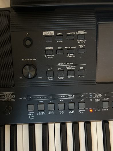 Yamaha PSR-E463 digital keyboard