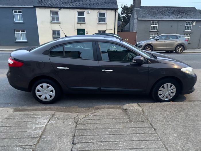 vehicle 2013 Renault Fluence