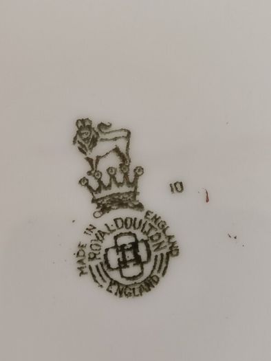 Vintage cabinet plate by Royal Doultot